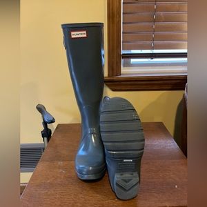 Grey Hunter Tall Boots Size 8 with 3 pairs of Hunter Socks